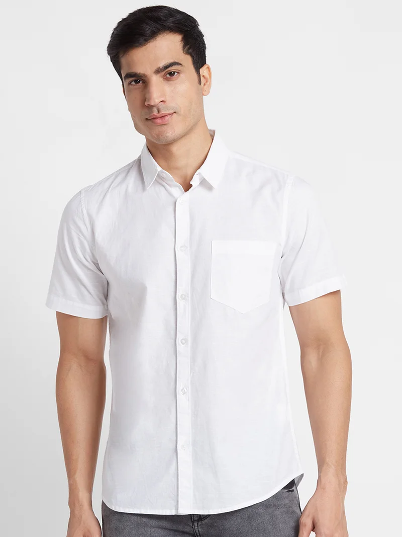 globus Globus Men White Solid Cotton Regular Fit Casual Shirt